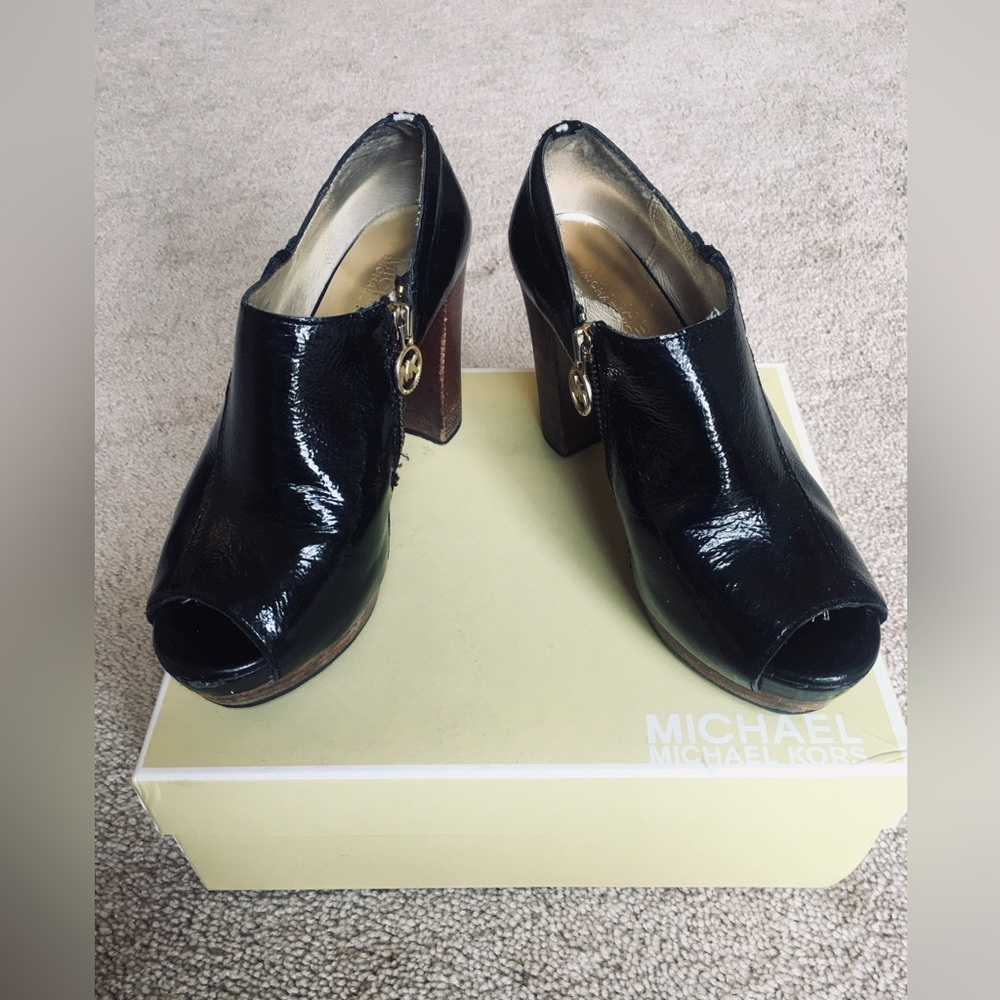 Micheal Micheal Kors, Size 6, Bootlet.